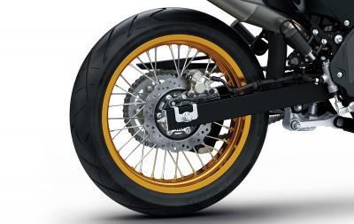 Kawasaki KLX230SM 2023 bánh motard sản xuất Thái Lan