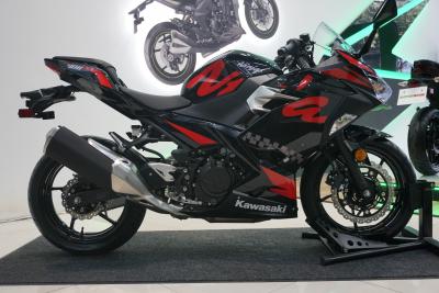 Kawasaki Ninja 400 siêu môtô động cơ mạnh mẽ