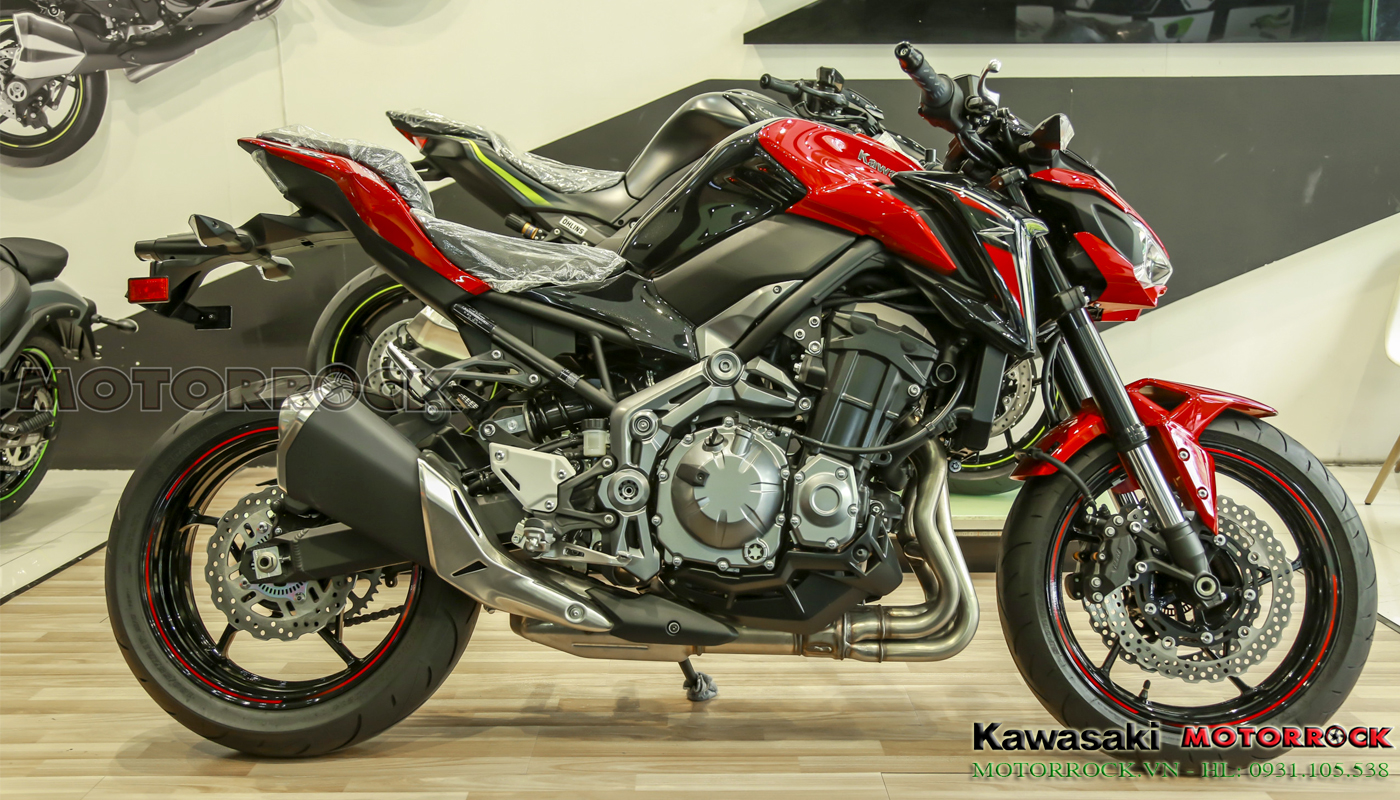  Kawasaki Z900 màu cam với người mẫu Motorrock